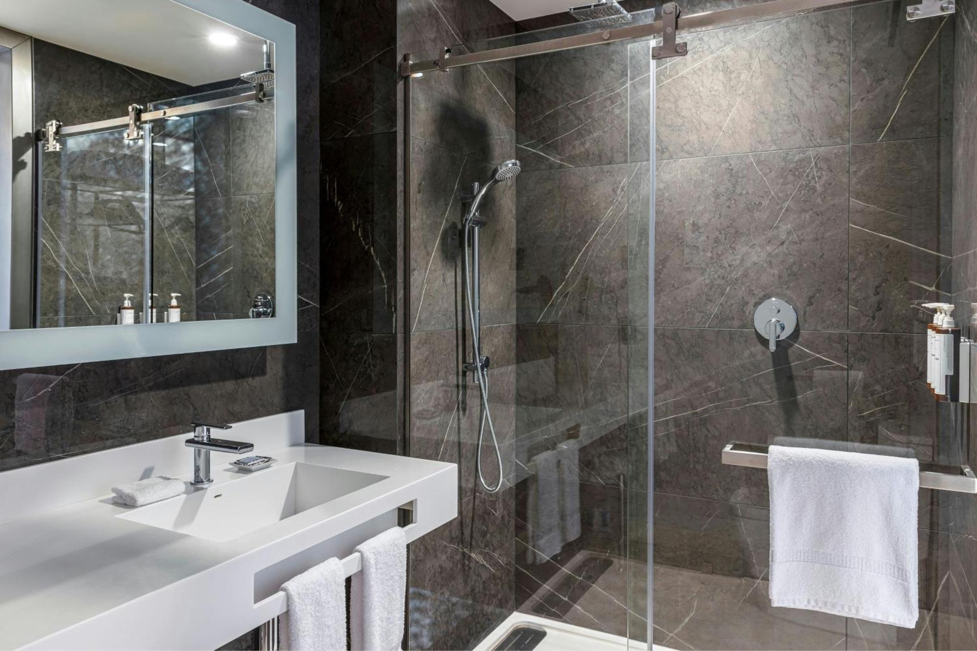 Double Room with Two Double Beds and Mountain View - Terrace Level